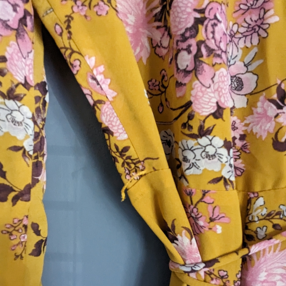 Wayf golden yellow floral long sleeve maxi wrap dress size XS NWT - Picture 4 of 9